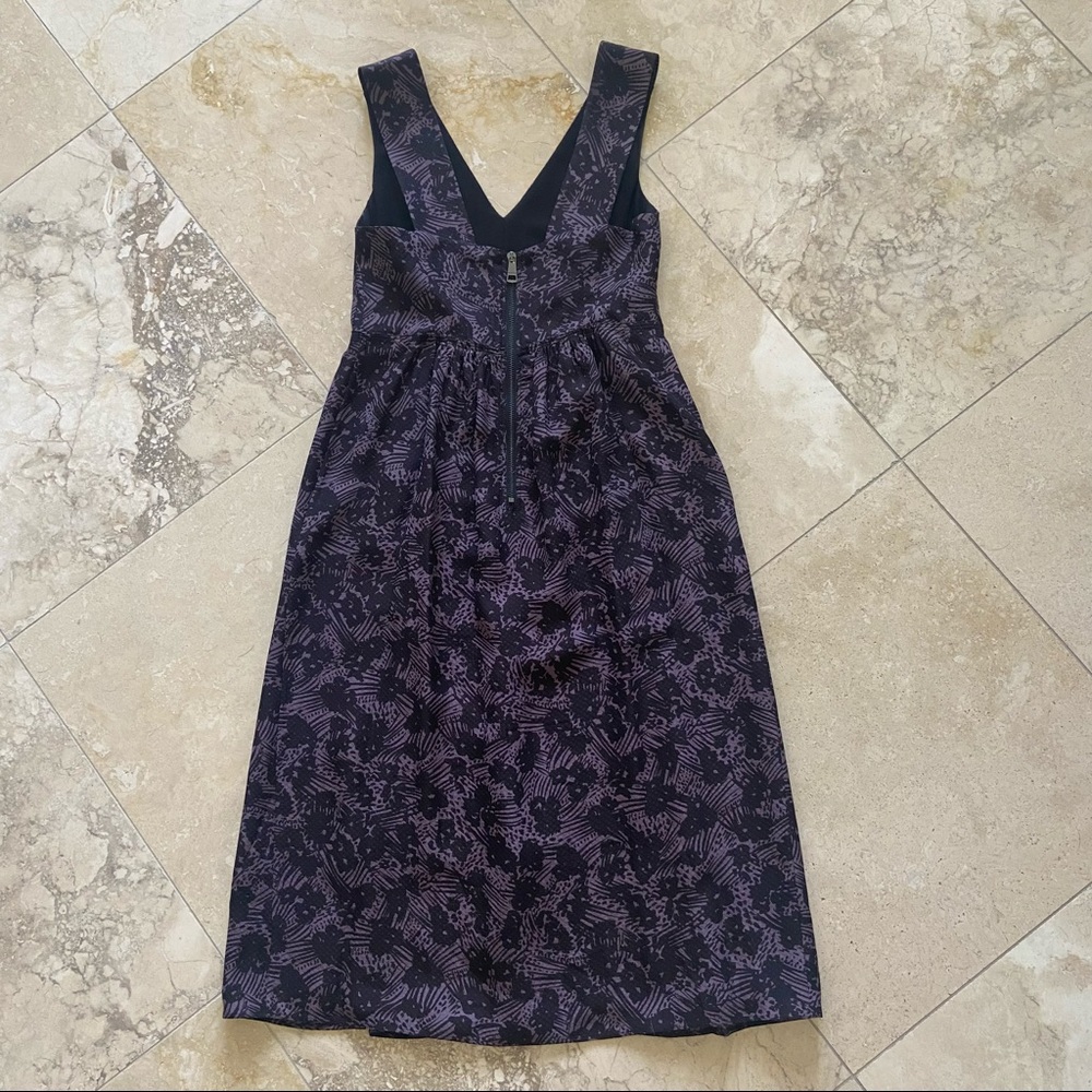 Burberry V-Neck Midi Dress-size 8 - Picture 5 of 7